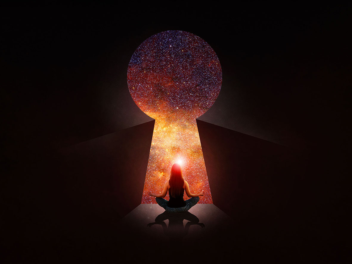 Dieses Bild zeigt eine Frau, die in einem Schlüsselloch meditiert, hinter dem das Universum liegt.